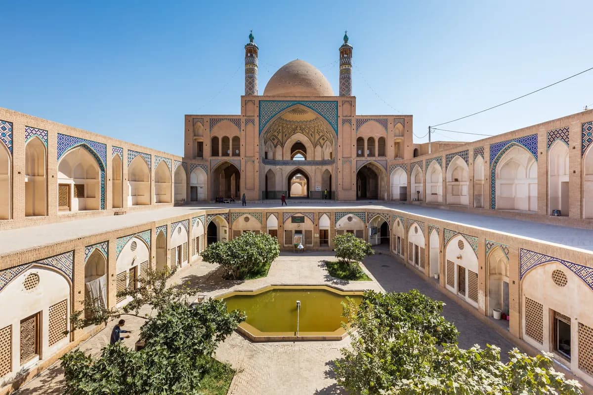 بازدید از مسجد آقابزرگ