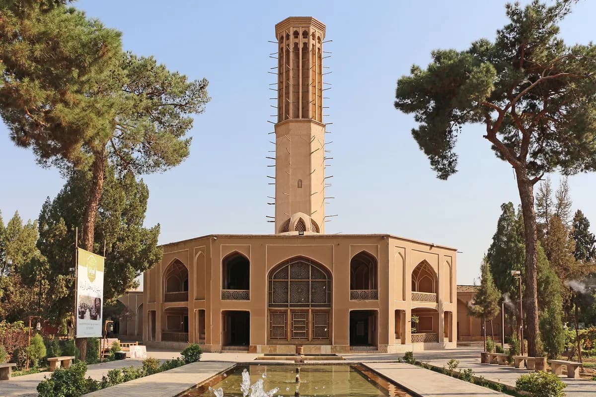 بازدید از باغ دولت‌آباد