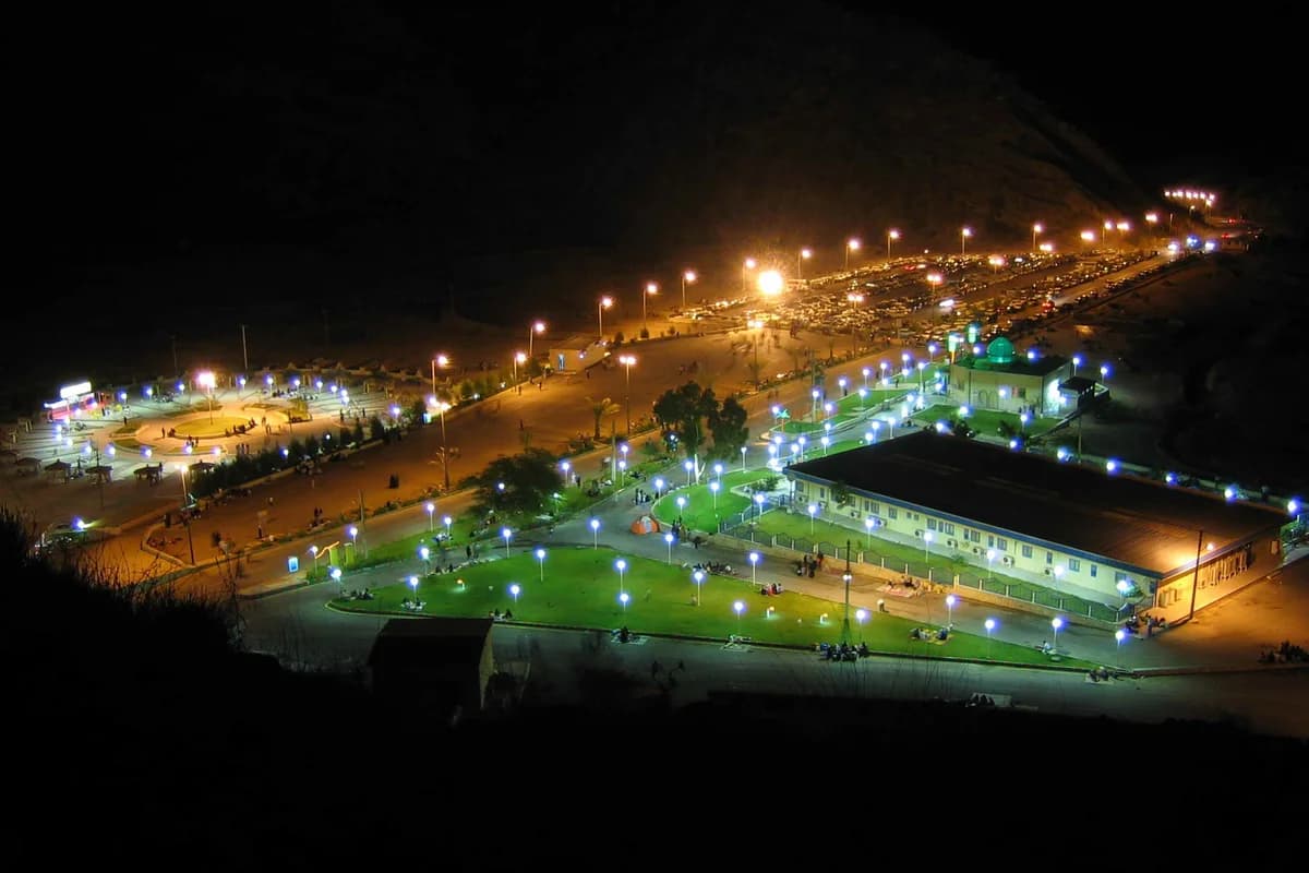 چشمه آب‌گرم گنو