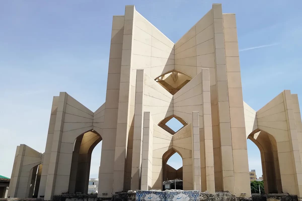 بازدید از مقبرةالشعرا