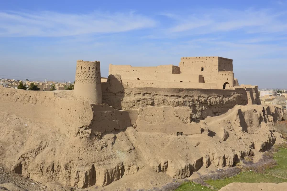 بازدید از نارین‌قلعهٔ میبد