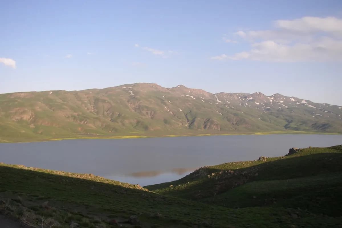 بازدید از دریاچهٔ نئور