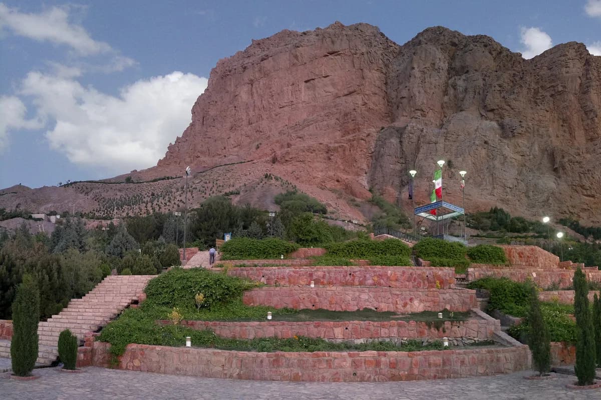 صعود به کوه صفه