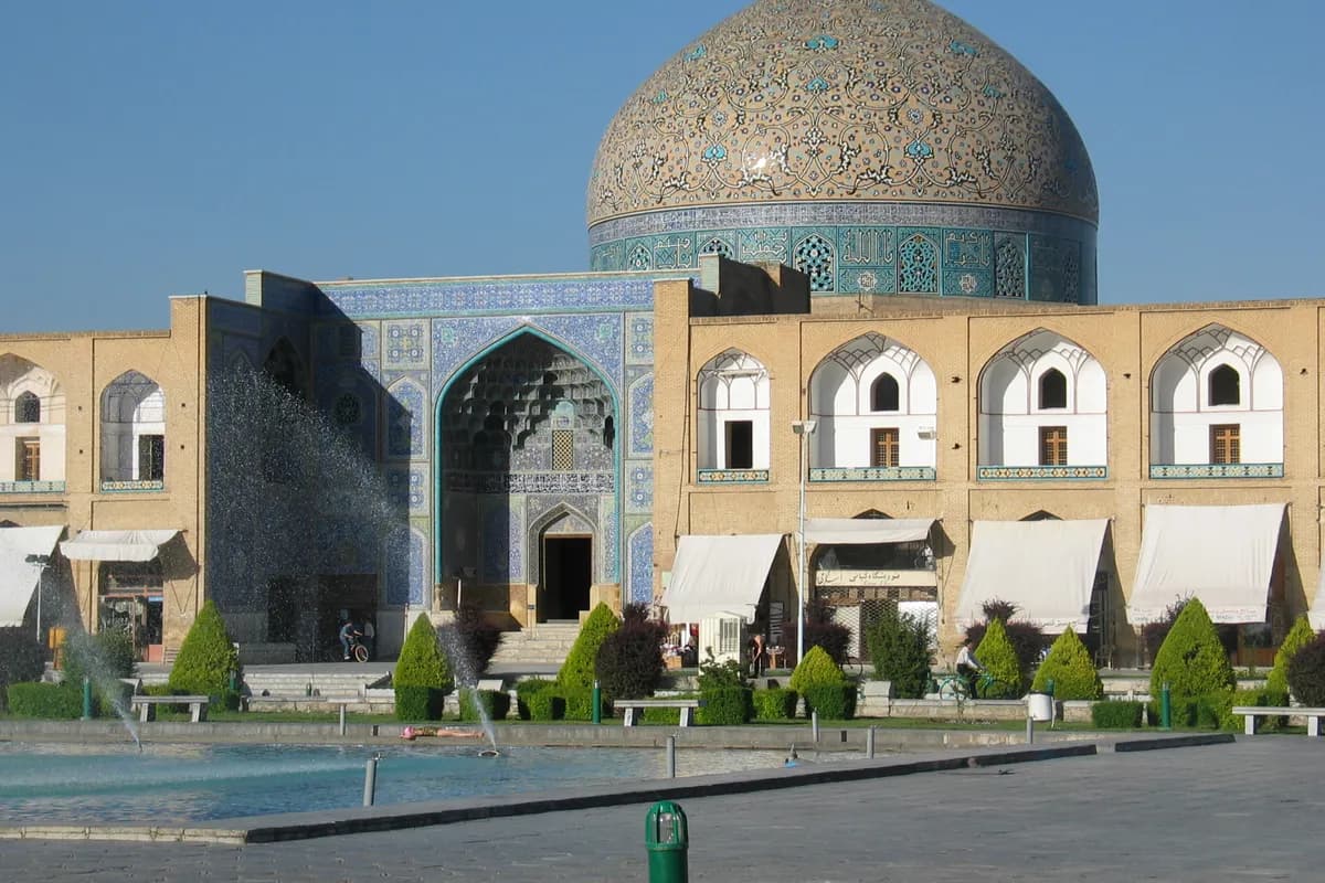 بازدید از مسجد شیخ لطفالله