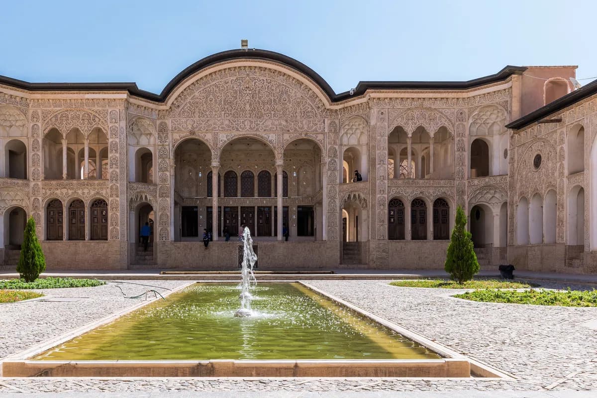 بازدید از خانهٔ طباطباییها